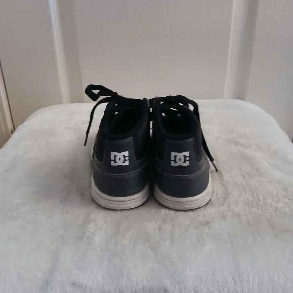 DC Shoes Black and Gray High Top Skate Sneakers Boys' Size 10 Skater Streetwear